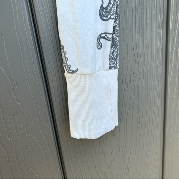 Truly Madly Deeply Long Sweatshirt Y2K Mid 2000s Era Sz Small Floral Long Sleeve - Picture 5 of 10